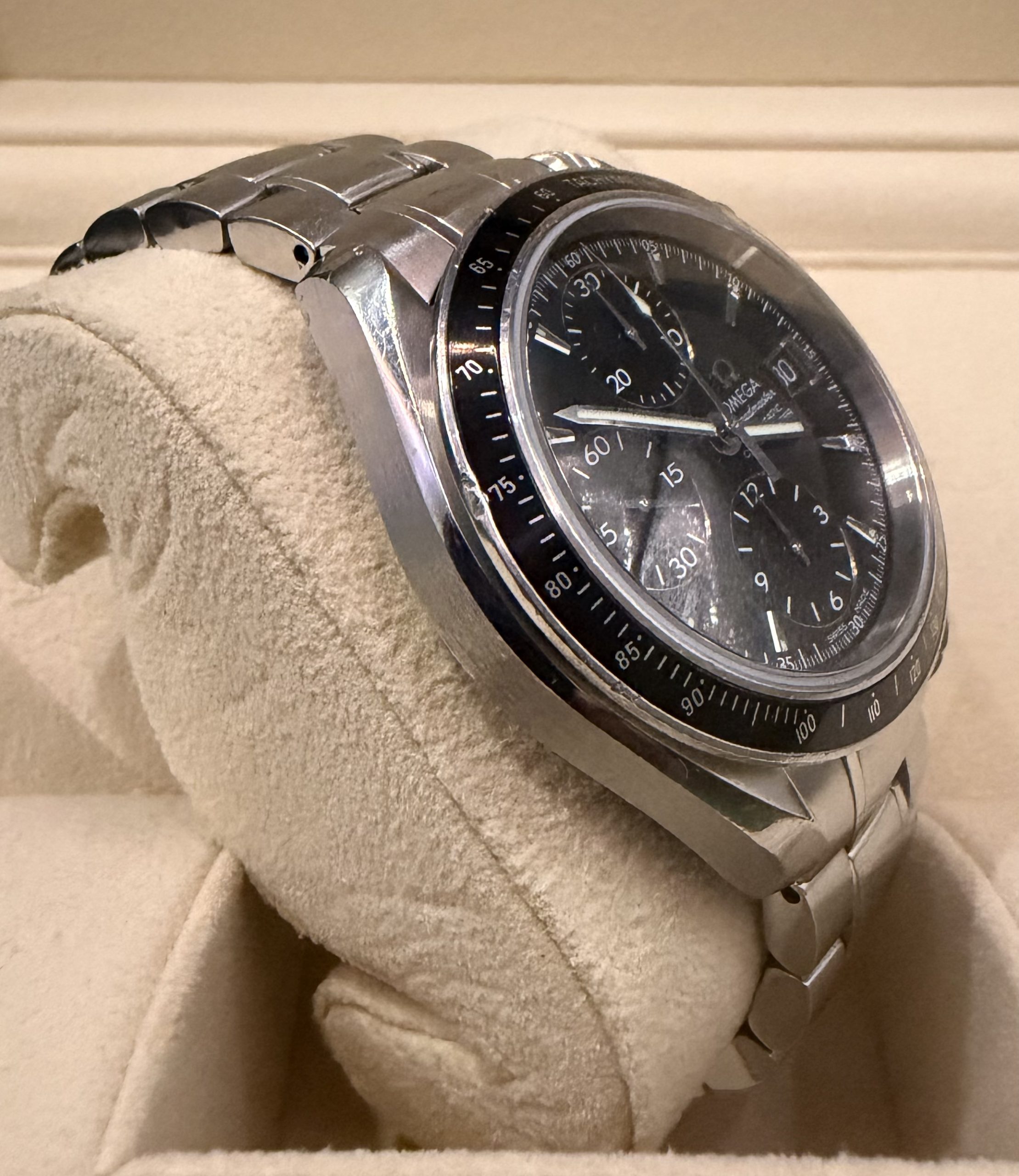 Omega Speedmaster Date - Réf 32.10.5000 – Image 4